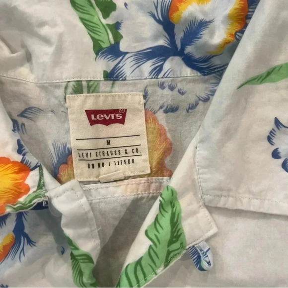 Men’s medium vintage Levi’s button up vacation - Picture 2 of 2